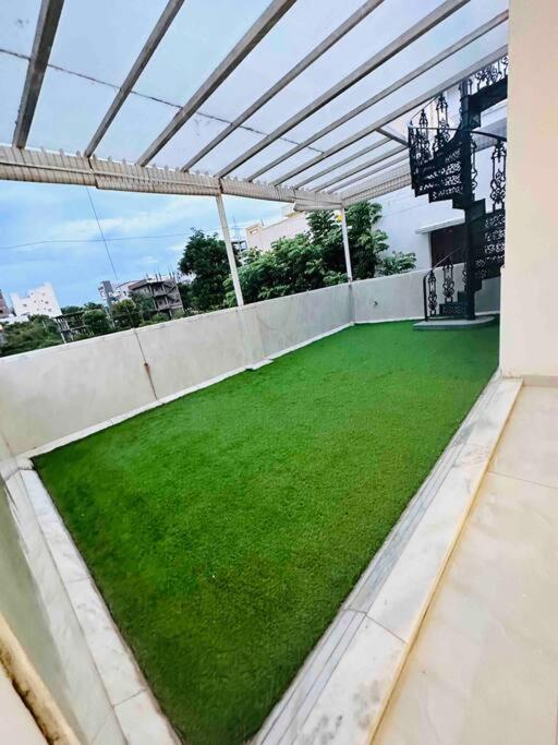White House Sky View Theatre Villa In Gachibowli Eksteriør bilde